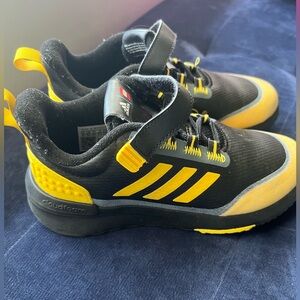 Adidas black and yellow size 2y